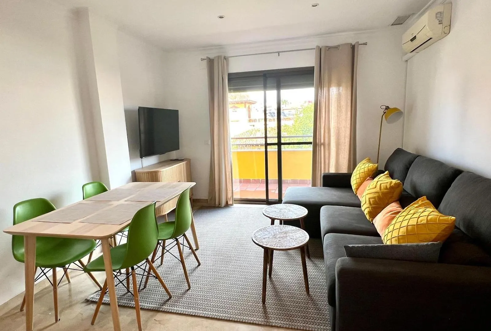 Urban Retreat With Views & Terrace Apartment Malaga