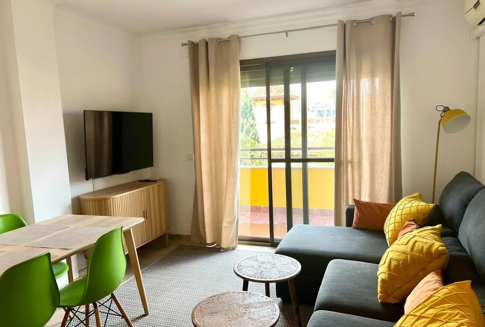 Urban Retreat With Views & Terrace Apartment Malaga