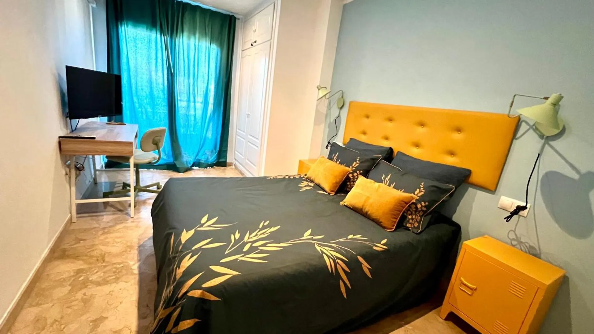 Urban Retreat With Views & Terrace Apartment Malaga